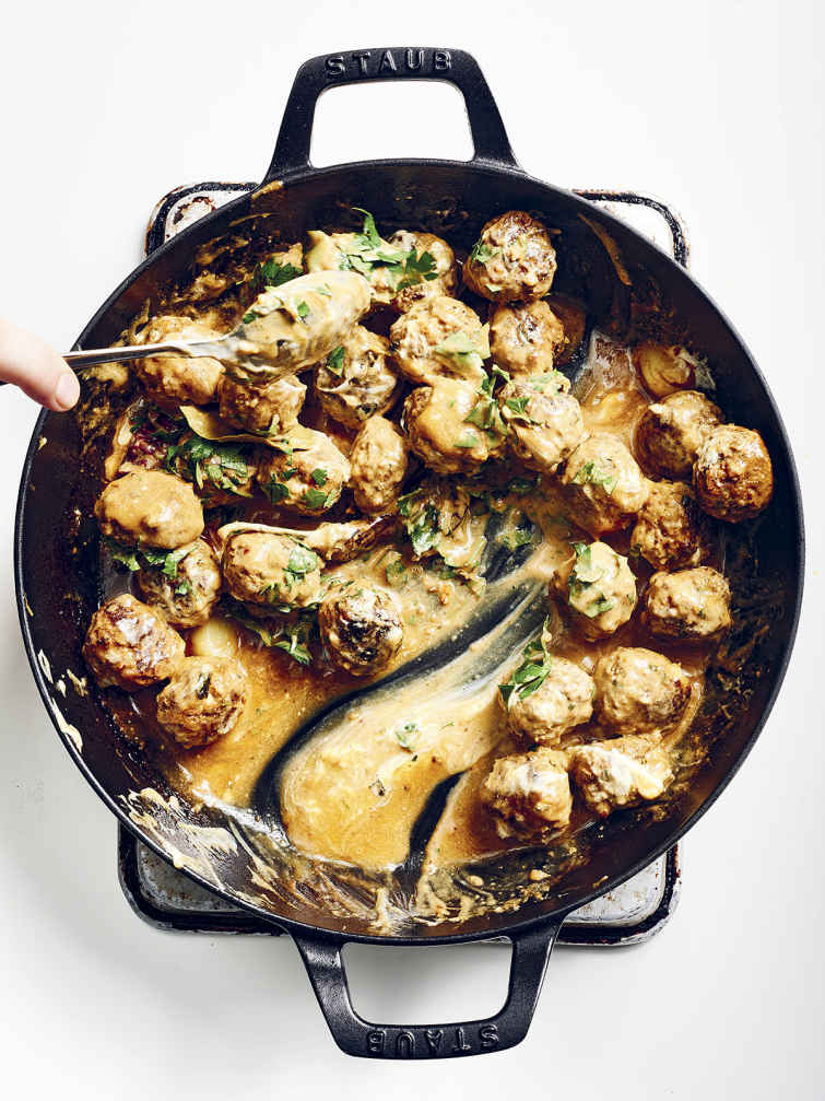 Lamb and Bulgur Meatballs in Lemony Yogurt Sauce
